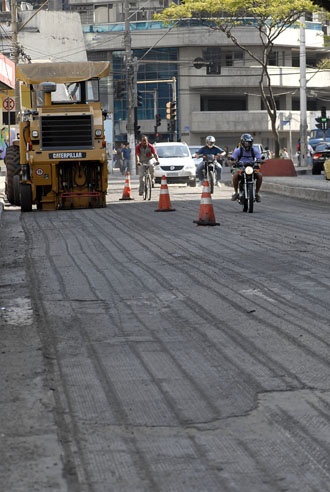 Portal de Notcias PJF | Nova Juiz de Fora - Tm incio as obras de repavimentao do segundo trecho da Avenida Independncia | SO - 21/10/2010